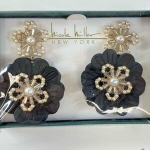 NWT Nicole Miller Black Pearl Flower Earrings